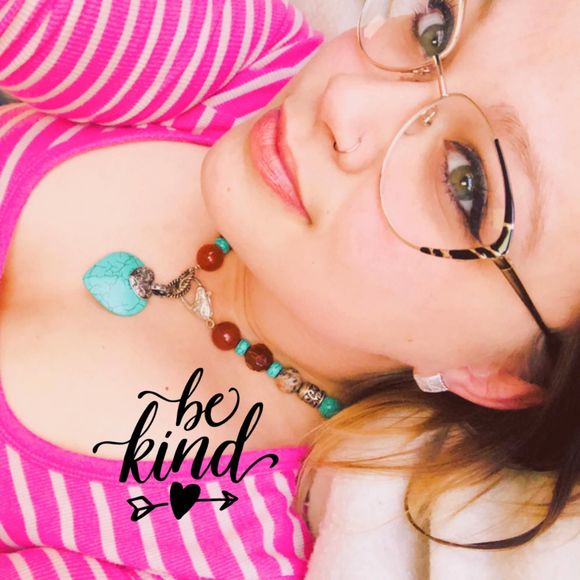 Meet your Posher, Amber - Picture 1 of 1